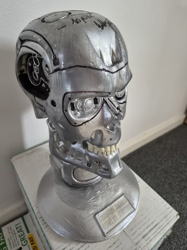Terminator cast signed - , head