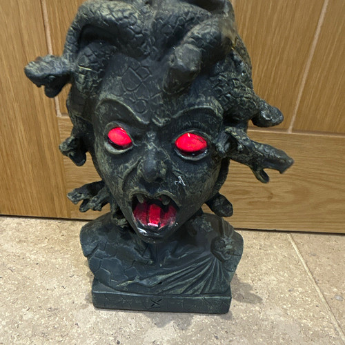 Black medusa head bust - black,