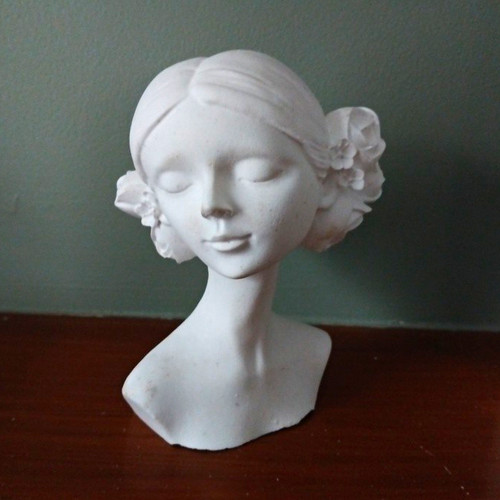 White resin woman head bust - white,